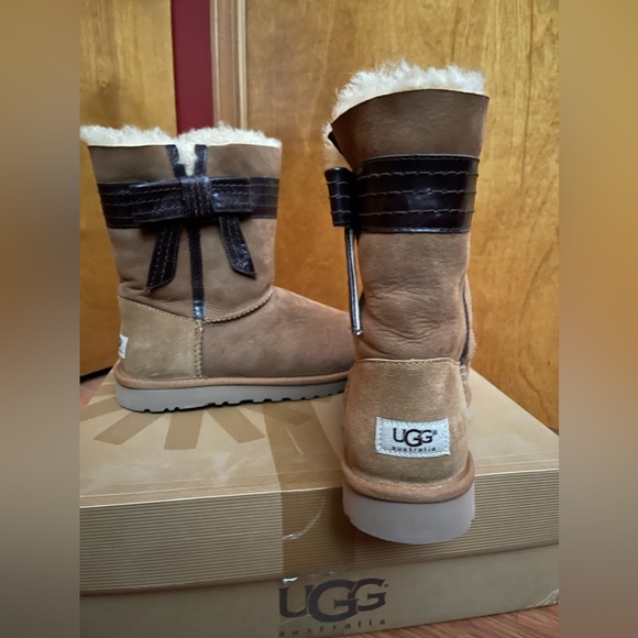 UGG bow minis - chestnut size 9 - NIB - Picture 3 of 4